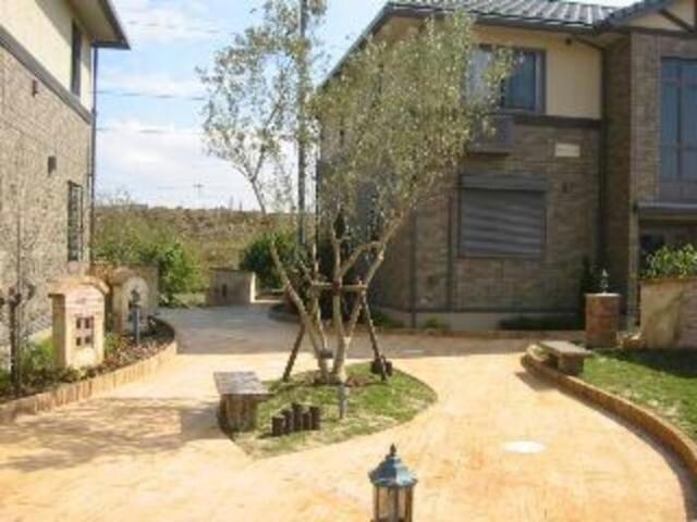 物件外観写真3　(アプローチ)