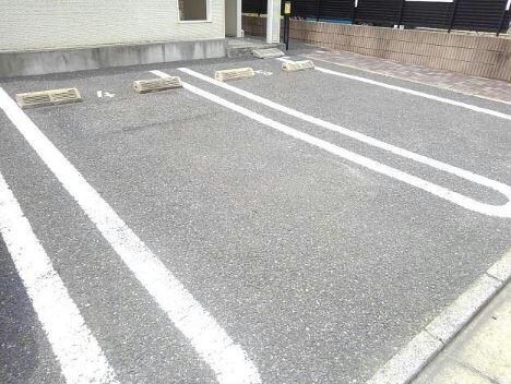 物件外観写真3　(駐車場)