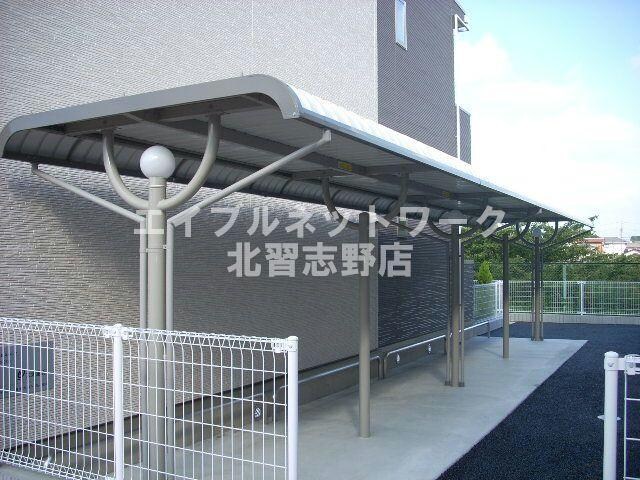 物件外観写真3　(駐輪場)