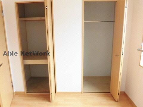物件内観写真8　(洋室収納)