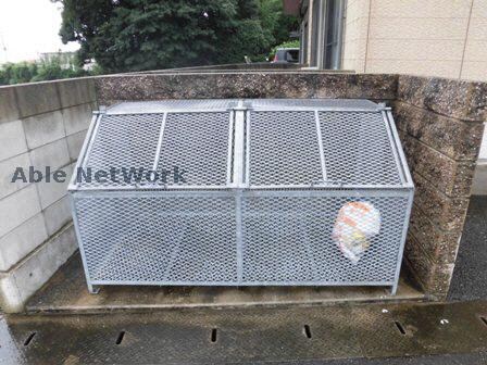 物件外観写真2　(ゴミ置き場)