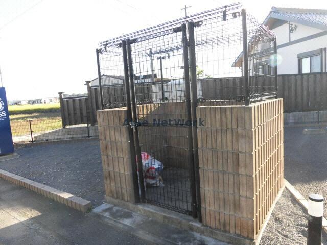 物件外観写真3　(ｺﾞﾐ置場)