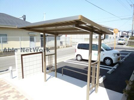 物件外観写真4　(駐輪場)