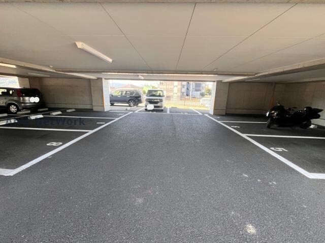 アミティ久原の駐車場