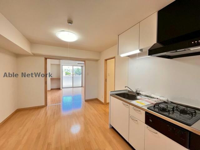 アミティ久原のリビングダイニング