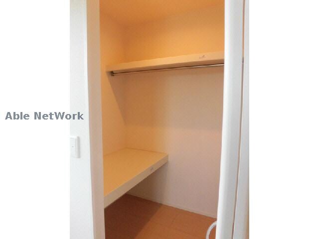 物件内観写真9　(居室収納(W-CL）)