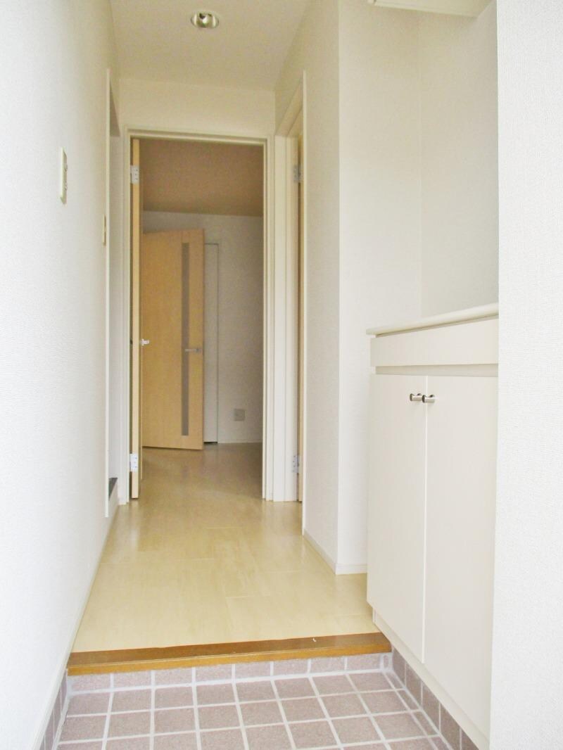 物件内観写真4　(玄関ホール)