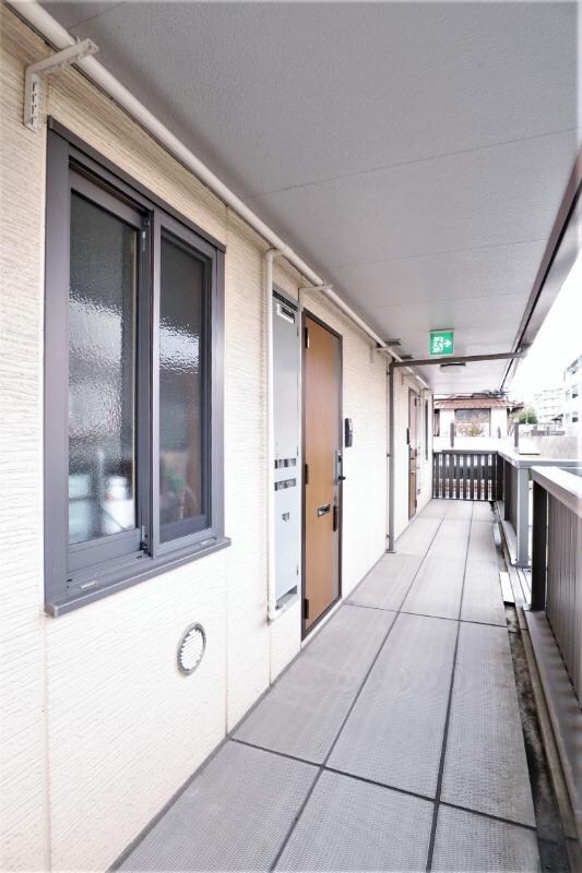 物件内観写真2　(通路スペース)