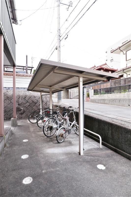 物件内観写真4　(駐輪場)