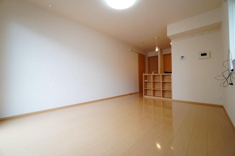 物件内観写真3　(リビングスペース)