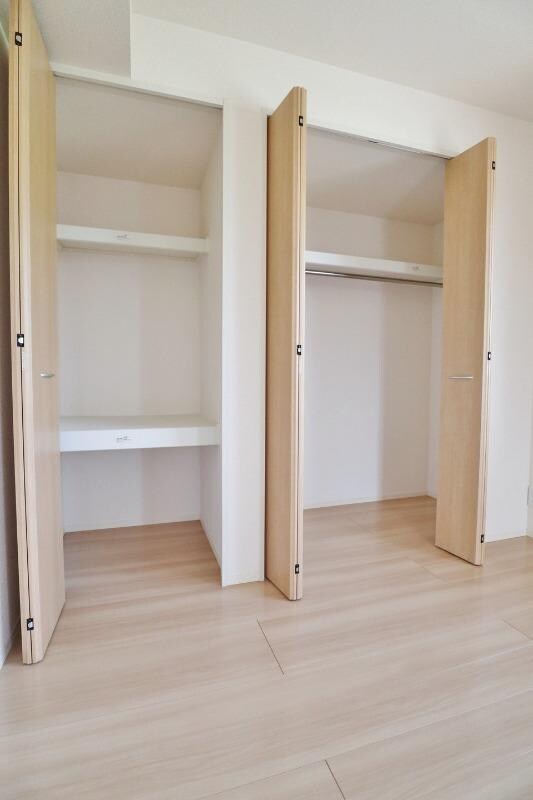 物件内観写真12　(洋室６帖(リビング隣)収納)