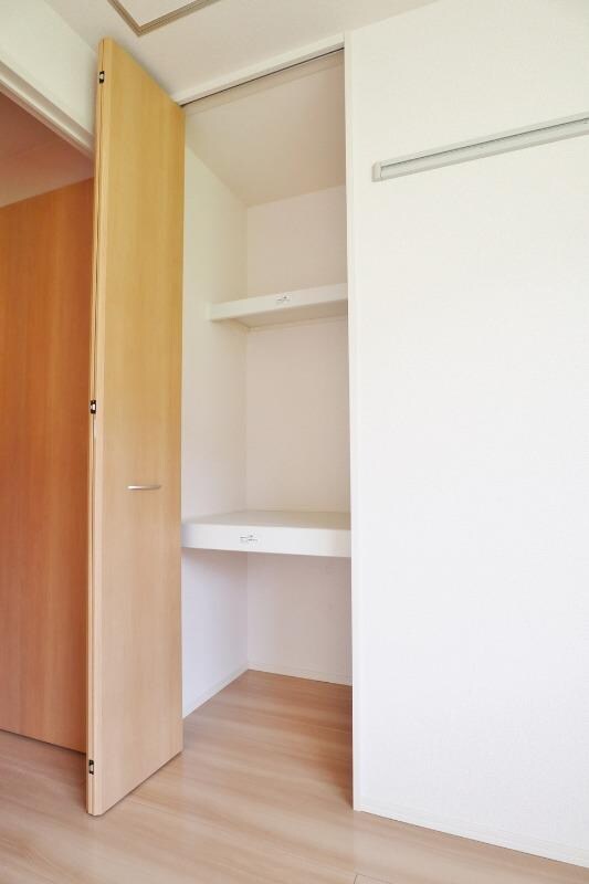 物件内観写真15　(洋室６帖収納)