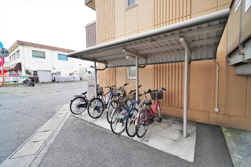 物件内観写真3　(駐輪場)