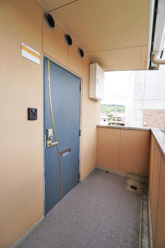 物件内観写真5　(玄関)