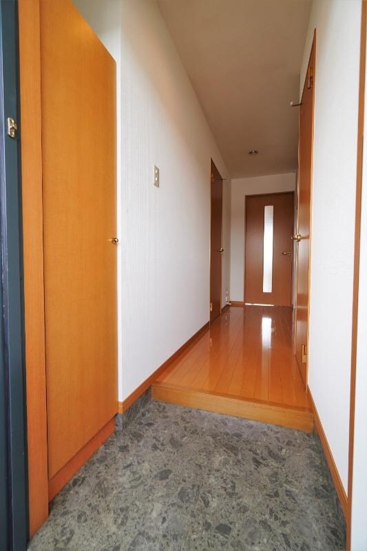 物件内観写真16　(玄関ホール)