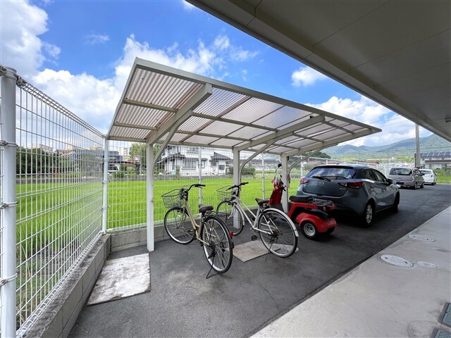 物件内観写真4　(駐輪場)