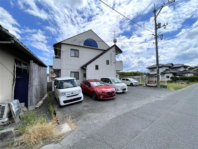 物件内観写真5　(駐車場)