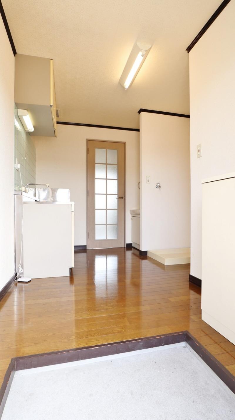 物件内観写真6　(玄関)