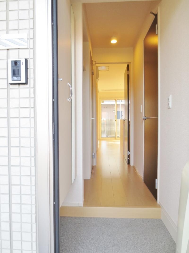 物件内観写真5　(玄関)