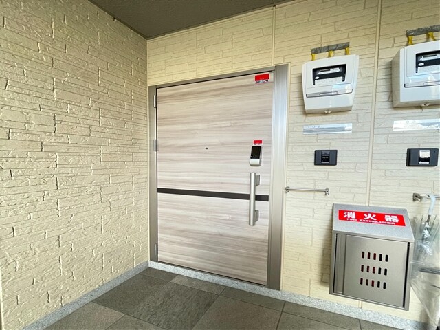 物件内観写真6　(玄関)