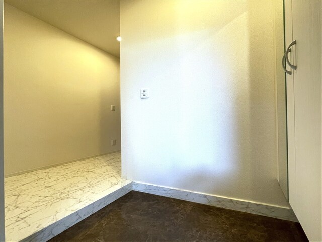 物件内観写真21　(玄関ホール)