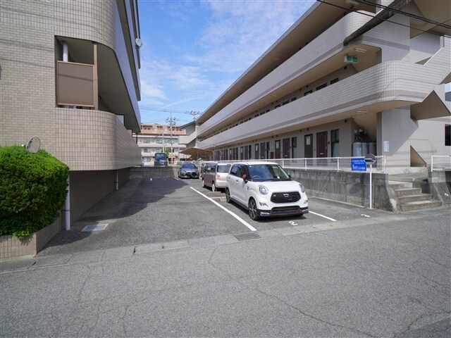 物件内観写真5　(駐車場)