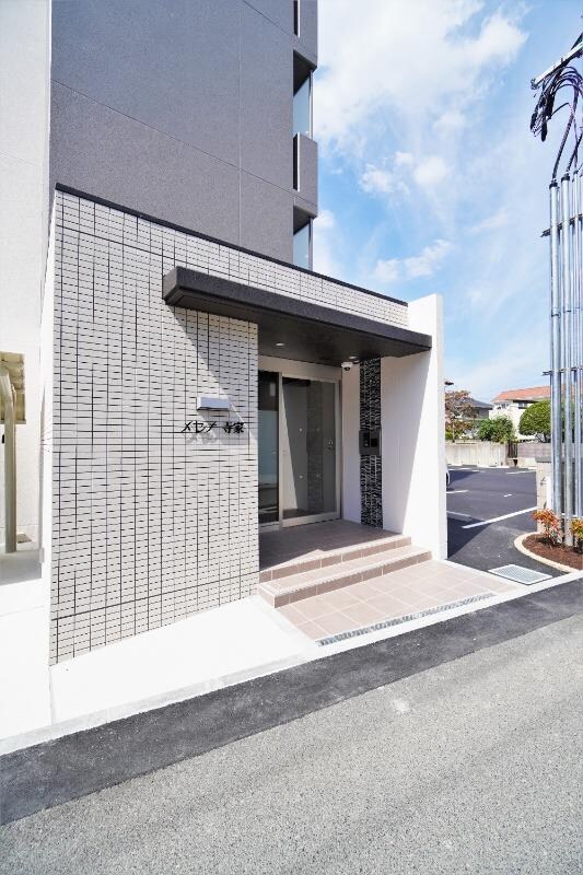 物件内観写真2　(エントランス)