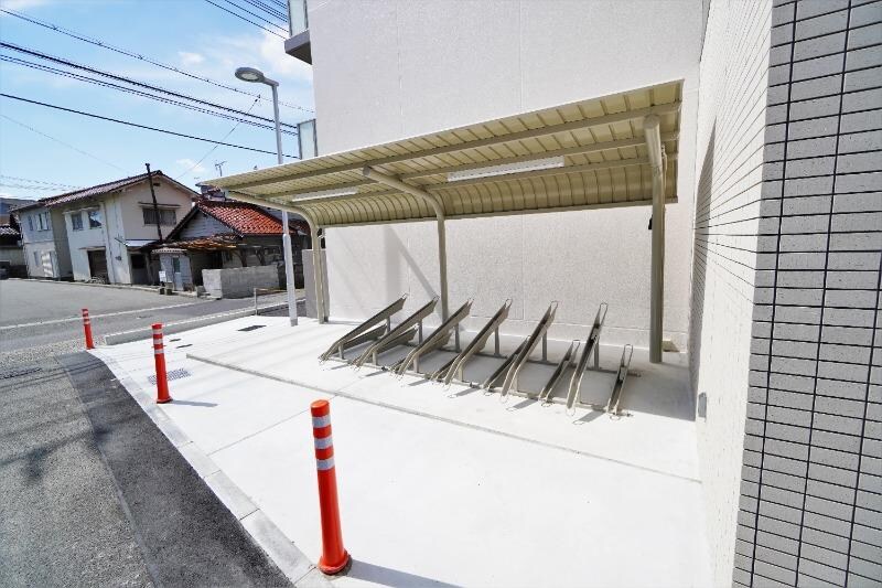 物件内観写真4　(駐輪場)