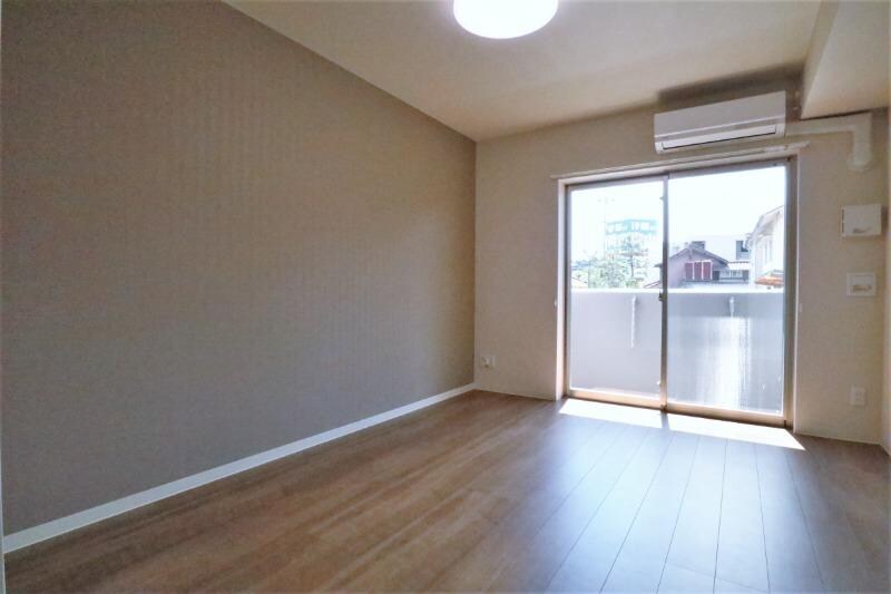 物件内観写真6　(リビングスペース)