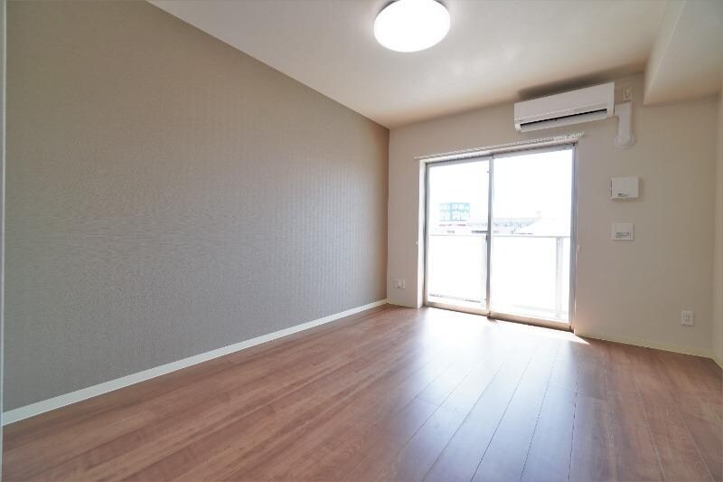 物件内観写真6　(リビングスペース)