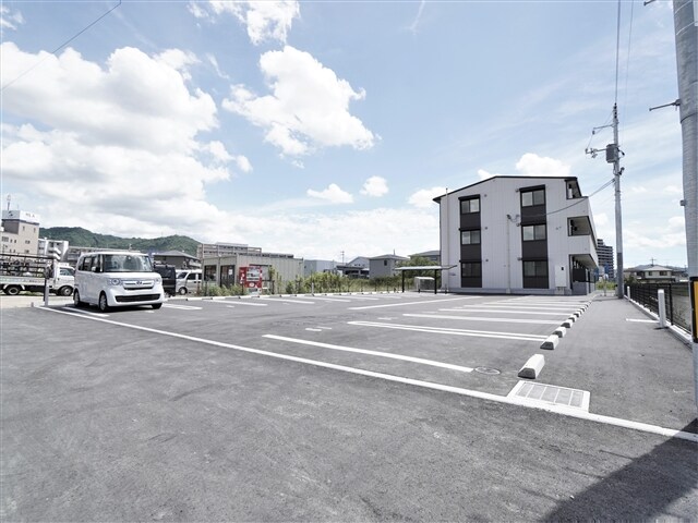 物件内観写真5　(駐車場)