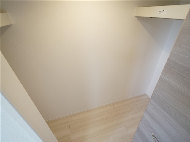 物件内観写真14　(ワンステップクローゼット)