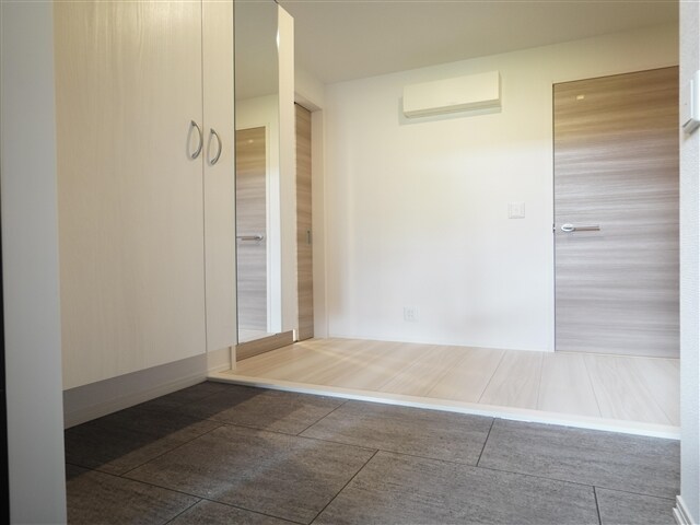 物件内観写真21　(玄関ホール)