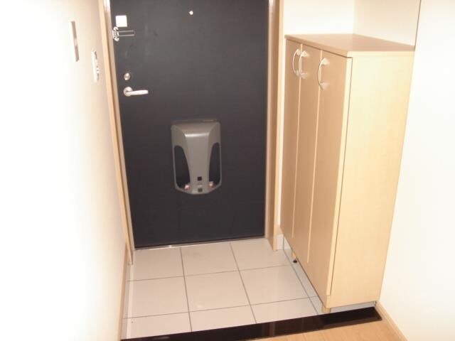 物件内観写真2　(玄関)