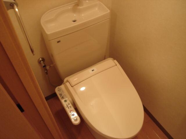 物件内観写真11　(シャワー付トイレ)