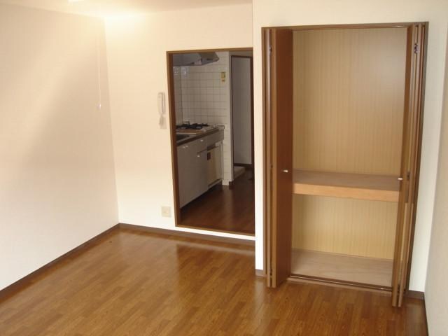 物件内観写真13　(洋室)