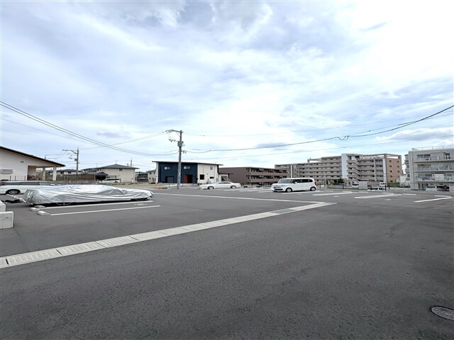 物件内観写真5　(駐車場)