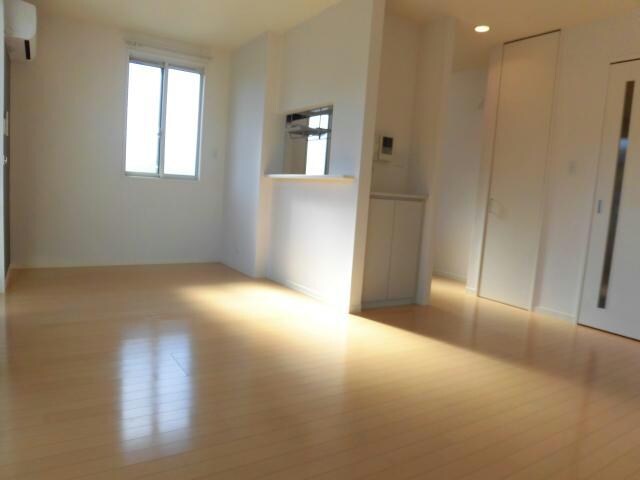 ＭＡＳＴ　ＣＯＵＲＴ藤原台Ａ棟のリビングダイニング