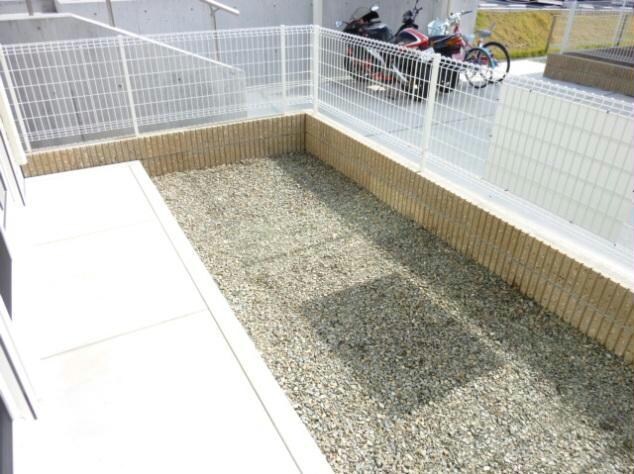 ＭＡＳＴ　ＣＯＵＲＴ藤原台Ａ棟の庭