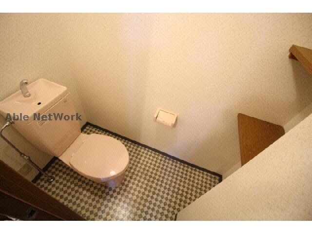 物件内観写真7　(温水洗浄便座になります)