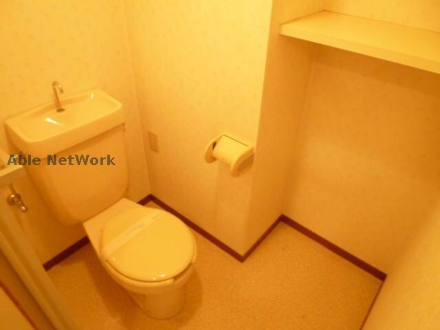 物件内観写真11　(実際は温水洗浄便座です。)