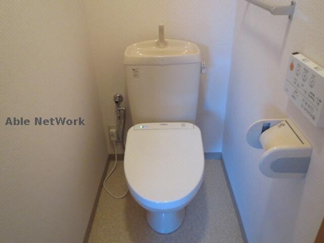 物件内観写真9　(温水洗浄便座になります)