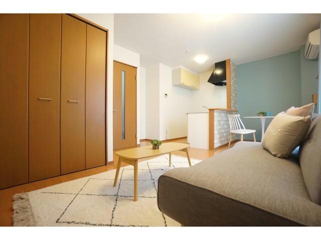 物件内観写真5　(リビング収納)