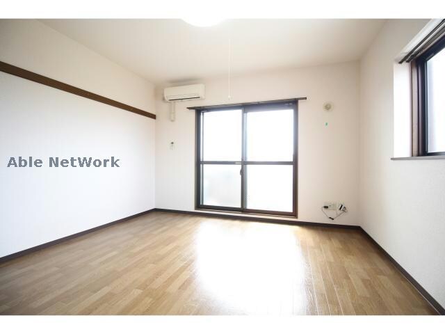 物件内観写真5　(※角部屋の写真です)