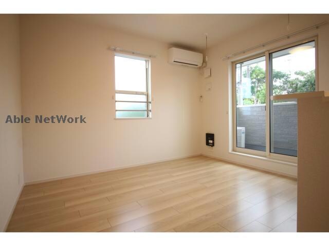 物件内観写真8　(角部屋の写真です。)