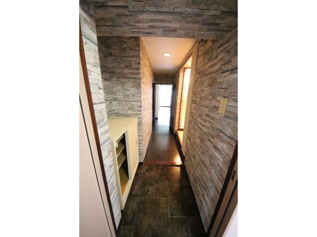 物件内観写真2　(玄関☆アクセントクロスがお洒落☆)