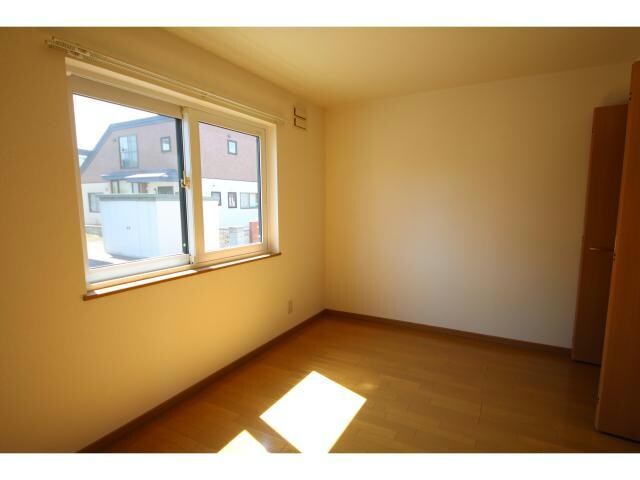 物件内観写真12　(洋室)