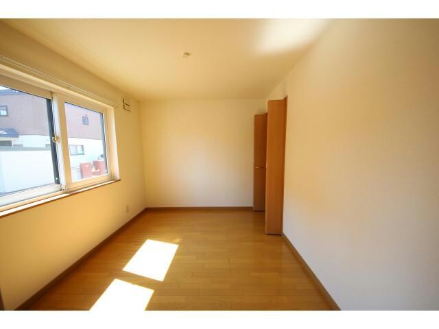 物件内観写真14　(洋室)