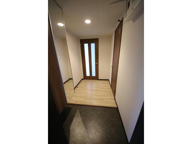 物件内観写真6　(玄関)