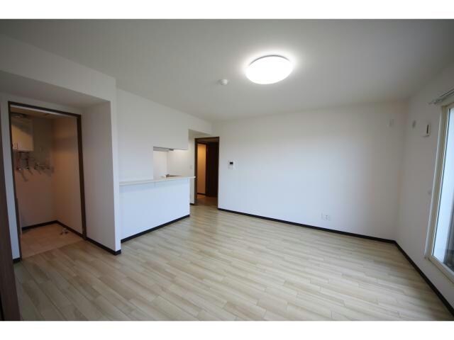 物件内観写真8　(居間)